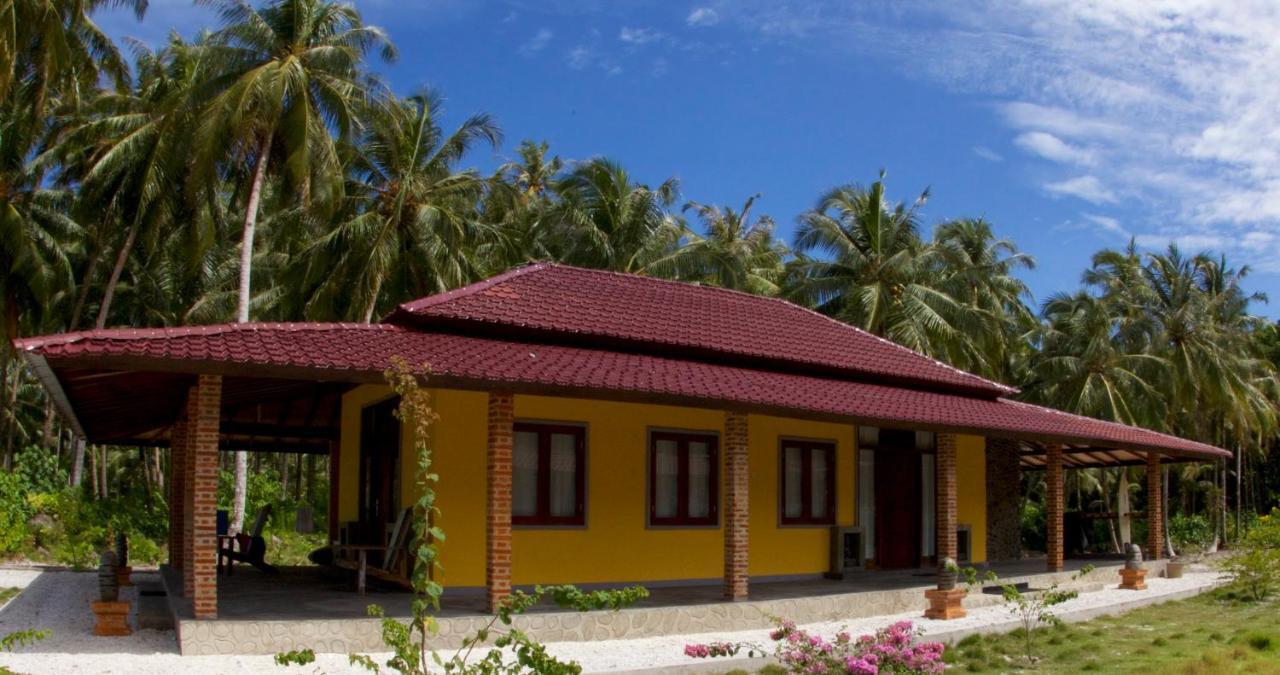 Puri Asu Resort Palau Asu Room photo